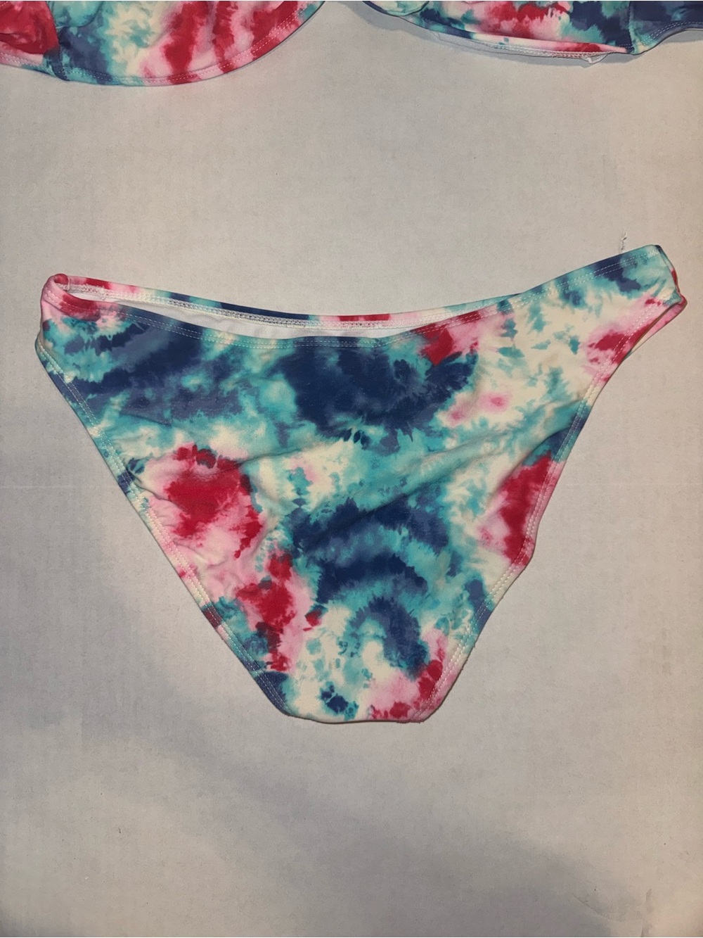 crown & ivy Tie-Dye Triangle Bikini Set in Blue, Pink, Teal - Picture 3 of 7